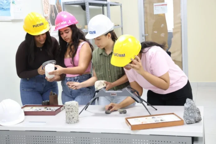 Las-mujeres-dominan-las-universidades-pero-siguen-siendo-minoria-en-las-ingenierias-728x485-2